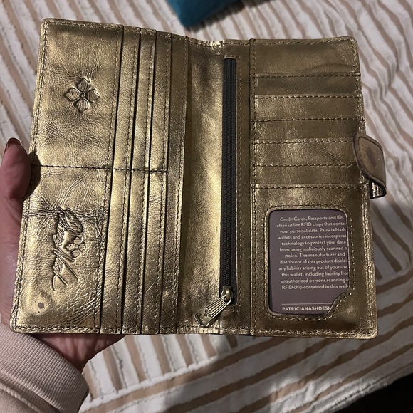 Patricia Nash Metallic Gold Leather wallet- full size w removable card holder - Picture 3 of 9